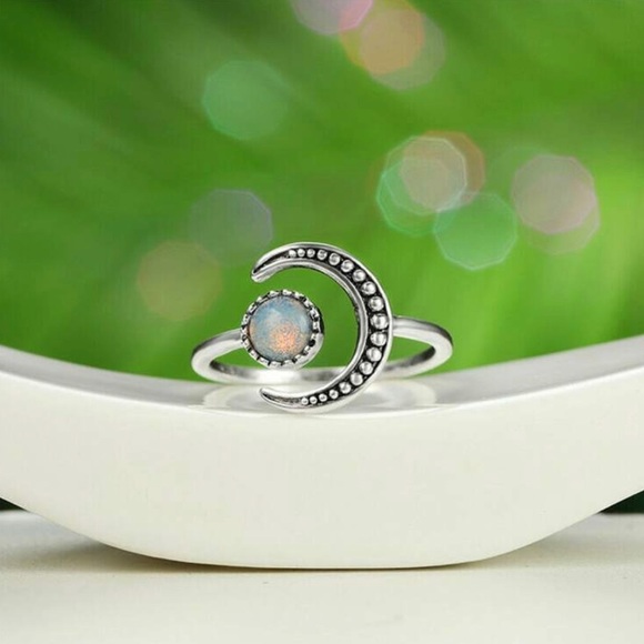 💖5 items for $25 Sale!💖 Moon Cuff Ring - Picture 1 of 3
